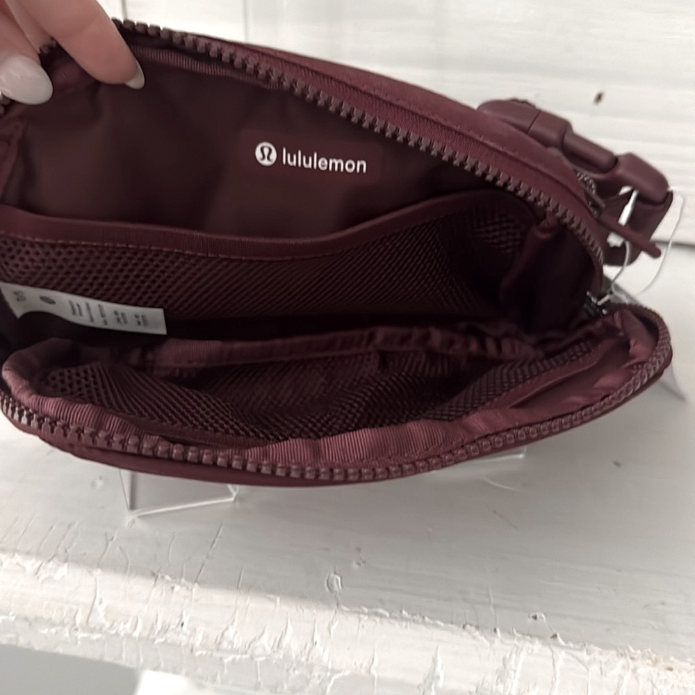 NWT lululemon everywhere belt bag - Picture 6 of 6